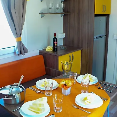 Kemp Victoria Mobilehome In Mare E Pineta 4*